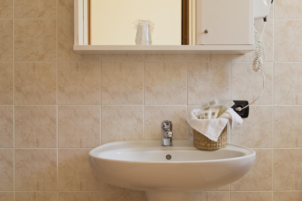 Hotel La Fenice Λινιάνο Σαμπιαντόρο Δωμάτιο φωτογραφία